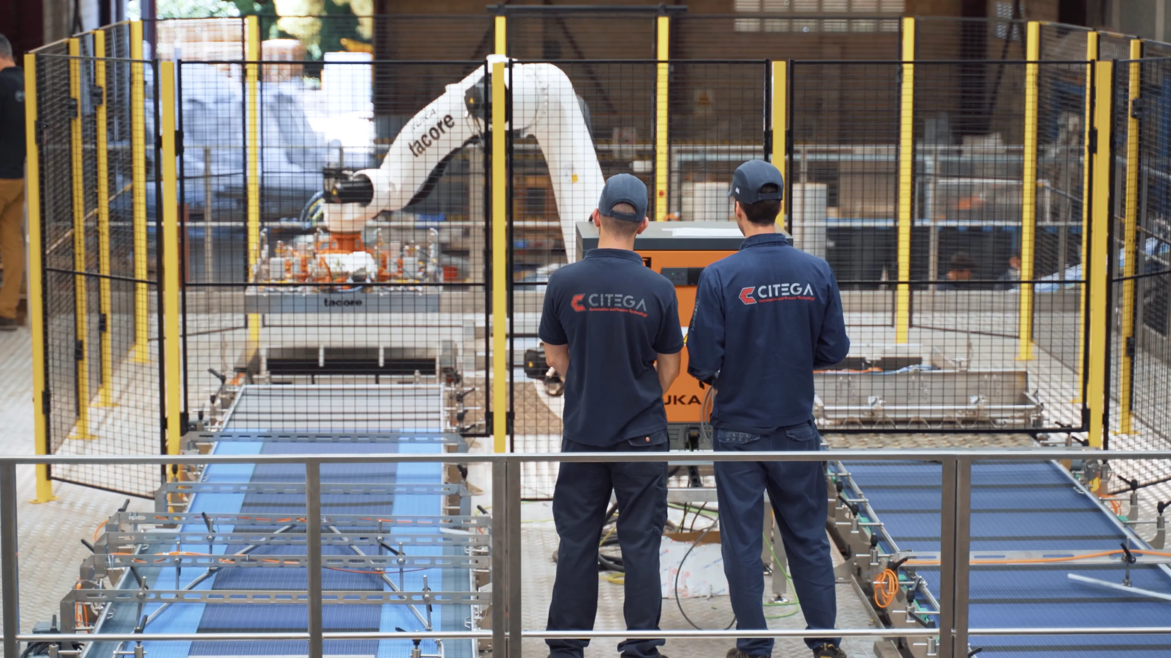 Crating robot - panoramic view